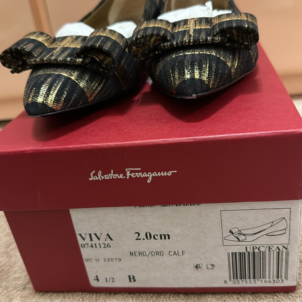 Salvatore Ferragamo, Viva flat, in nero/pro calf, size 4 1/2